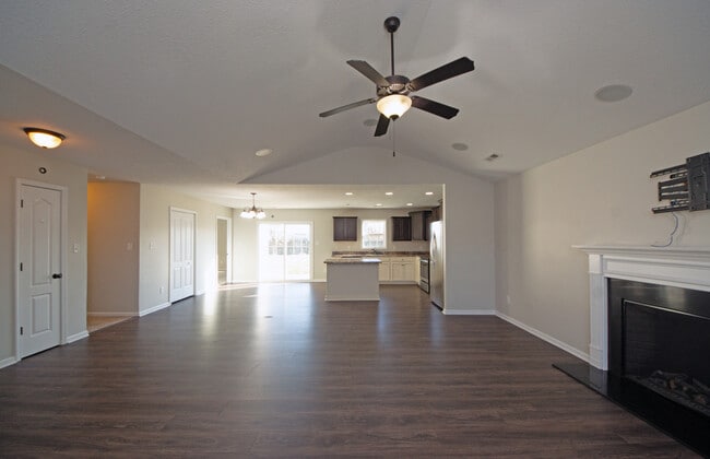 Photo - 300 Cadenza Ln