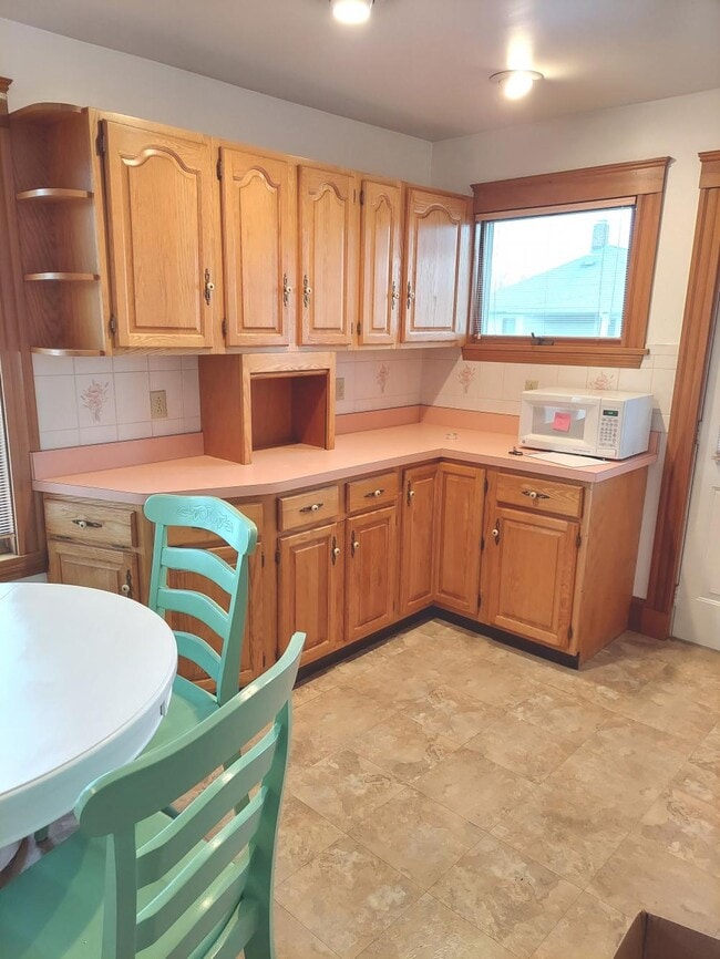 Building Photo - 1 bedroom in Quincy MA 02169 Unit 2 Rental