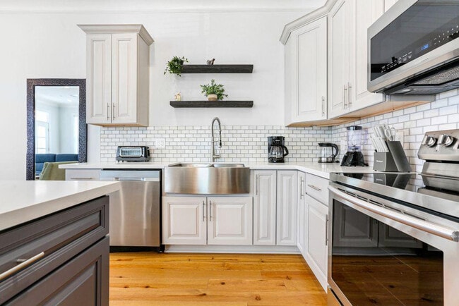 Photo - 1218 Carondelet St Unit ID1269945P