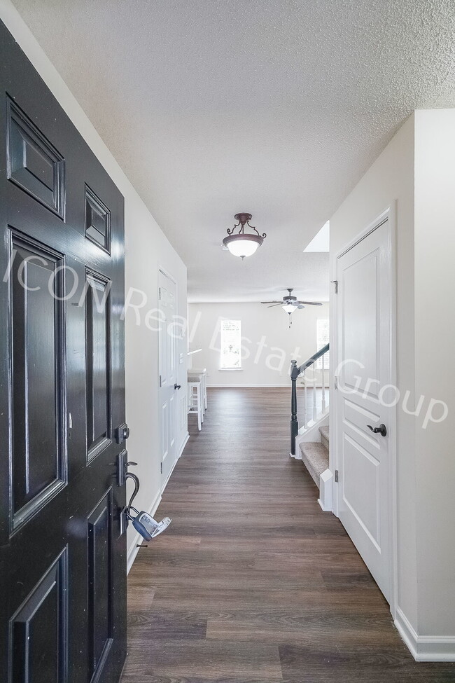 Photo - 2/2.5 end unit townhome in Woodstock