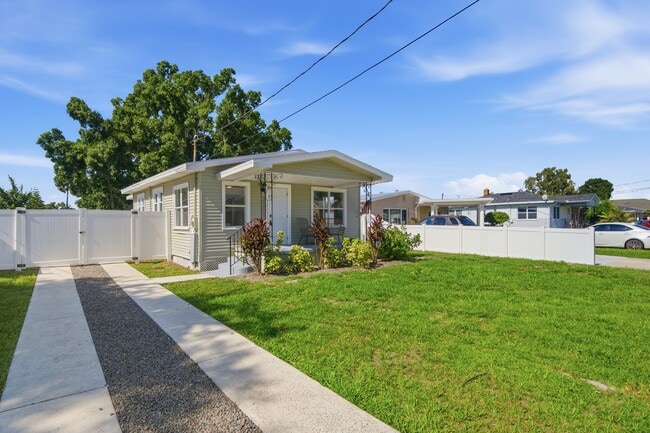 Photo - 2704 W Leroy St