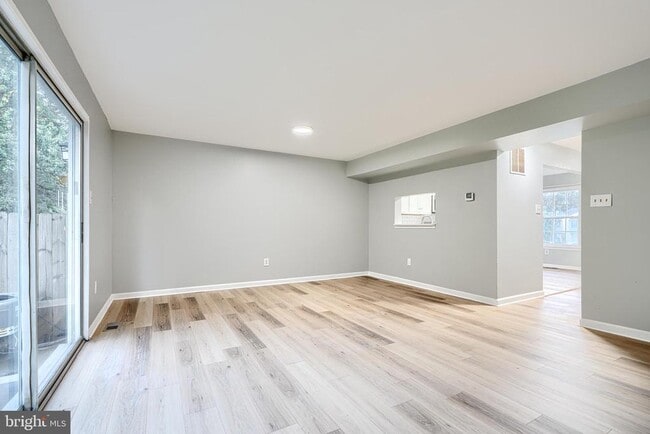 Photo - 28 Sandstone Ct