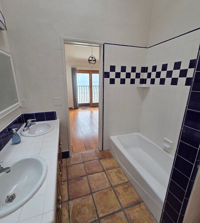 650 Ocean Ln