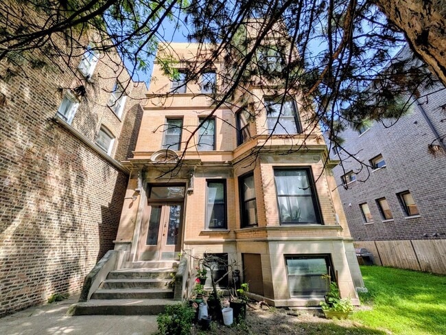 Building Photo - 4943 N Winthrop Ave Unit 3