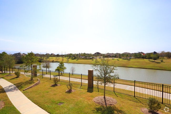 Exerior - Lakeside Villas at Cinco Ranch