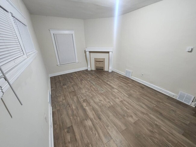 Photo - Charming 5-Bedroom Property in Prime Location (Section 8 vouchers Accepted)