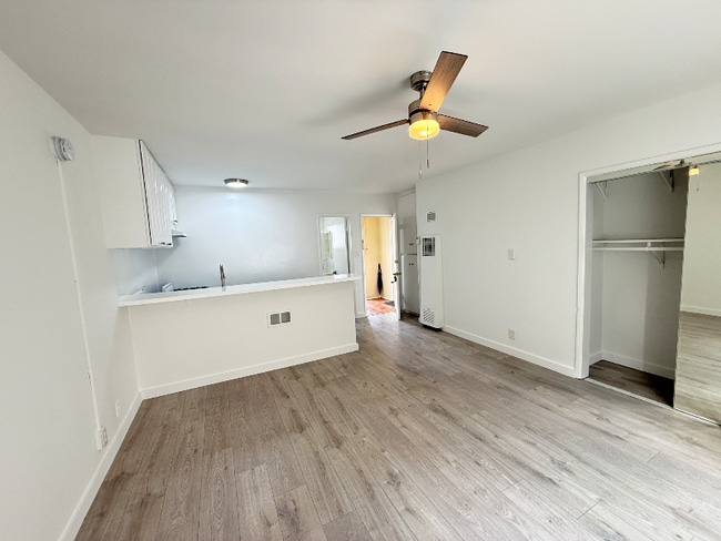 Photo - 240 S Reeves Dr Unidad C