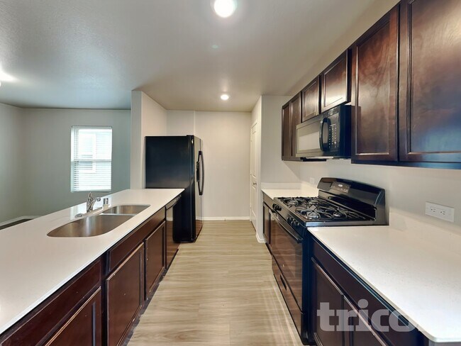 Photo - 5693 McClelland St