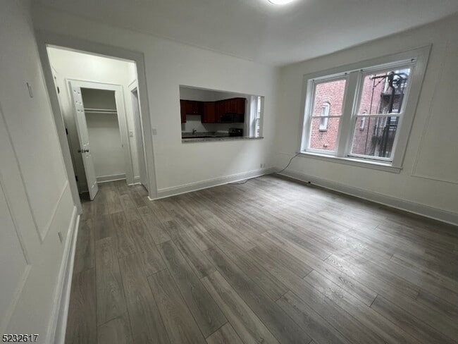 Photo - 412-416 Bloomfield Avenue Unit 22 Unidad 22