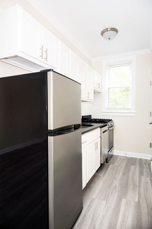 Photo - 646 W Roscoe St