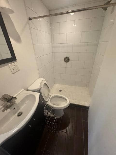 Photo - 740 Kelly St