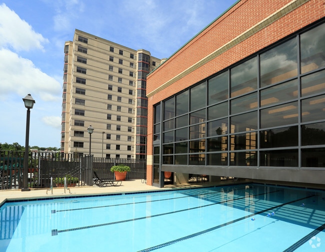 Huntington Gateway Apartments For Rent in Alexandria, VA