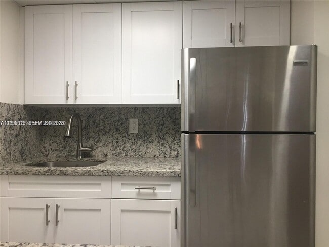 Photo - 777 SW 9th Ave Unidad 411