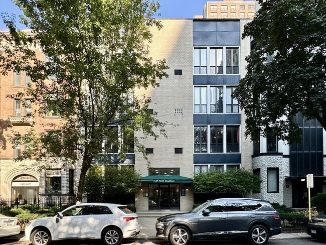 Building Photo - 1430 N Dearborn St Rental