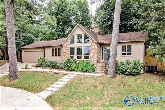 Building Photo - 710 Crestview Dr Rental