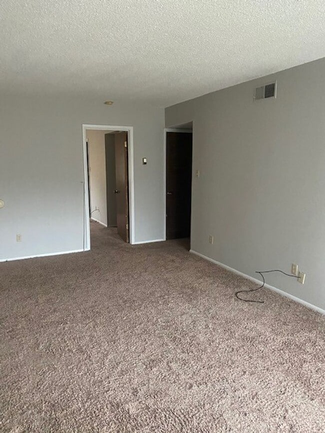 Photo - Courtyard Apartments