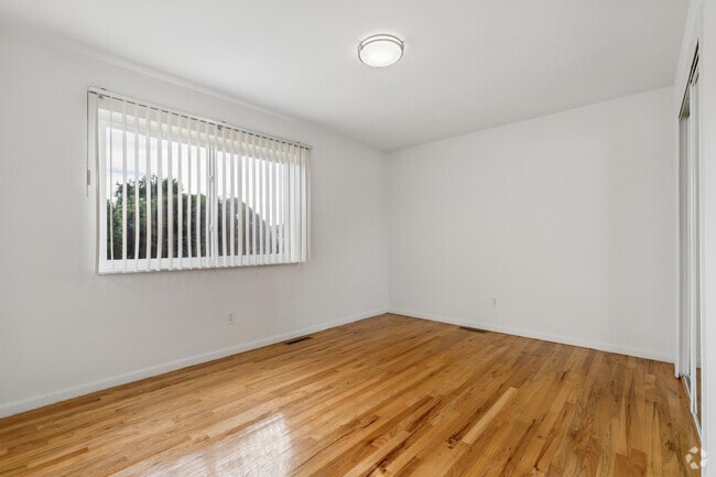 1BR, 1BA - 585SF - Bedroom