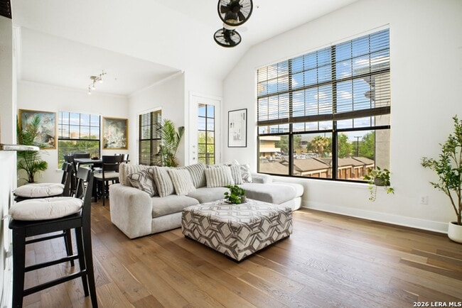 Building Photo - 2 Bedroom/2 Bath The Pinnacle At Oak Hills