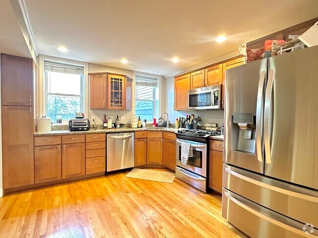 Building Photo - 494 E 3rd St Unit 1 Rental