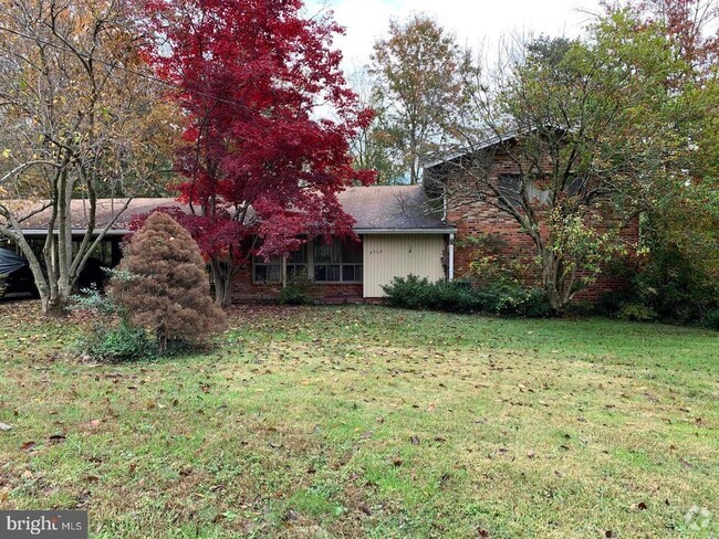 Building Photo - 3743 Chain Bridge Rd Rental