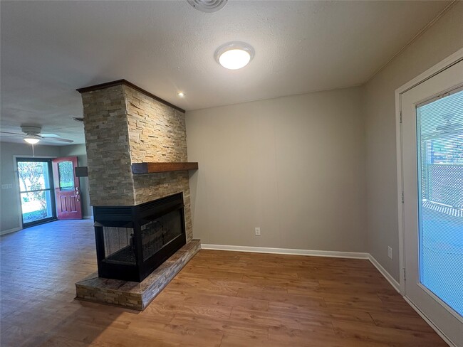 Photo - 101 Pine Shadows Ln