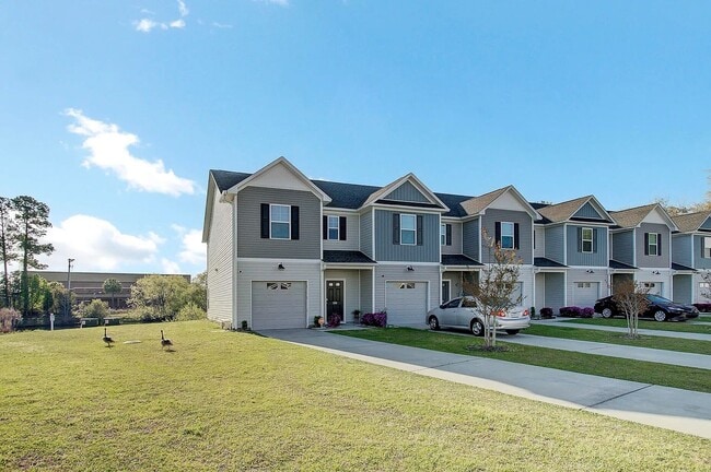 Photo - 3 Bedroom 2.5 Bath Townhouse in Lakeview Commons - Goose Creek
