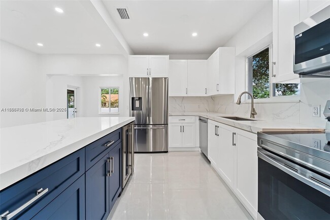 Photo - 555 SW 51st Ave