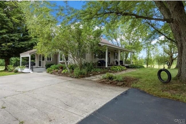 Photo - 2943 Lumbard Rd