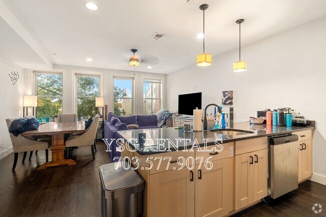 Building Photo - 1435 Tremont St Unit #3 Rental