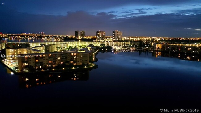 Photo - 18151 NE 31st Ct Unidad 1907