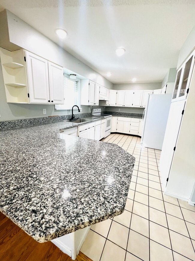 Photo - Beautiful 4 Bedroom 3-Bathroom Home