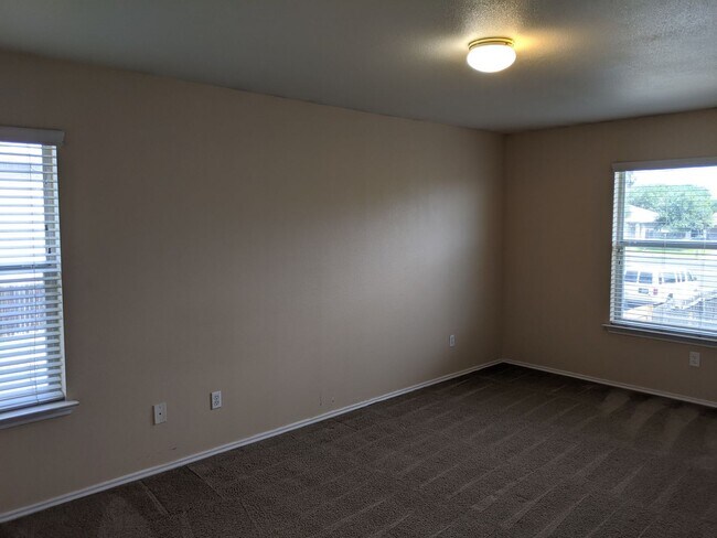 Photo - MOVE IN SPECIAL!