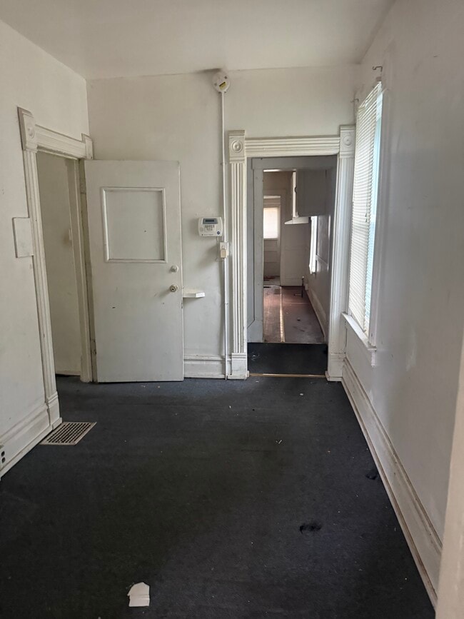 Photo - 619 Fairholm Ave