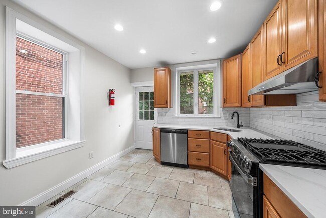 Photo - 619 S 42nd St