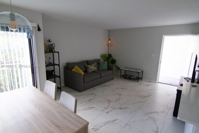 753 Michigan Ave Unidad 3A