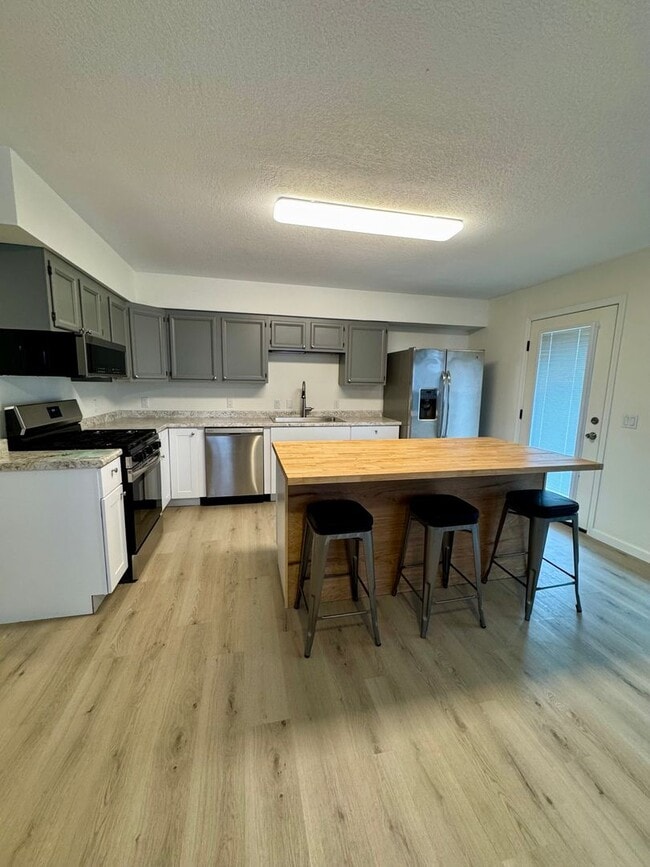 Photo - 136 Trumpeter Ave