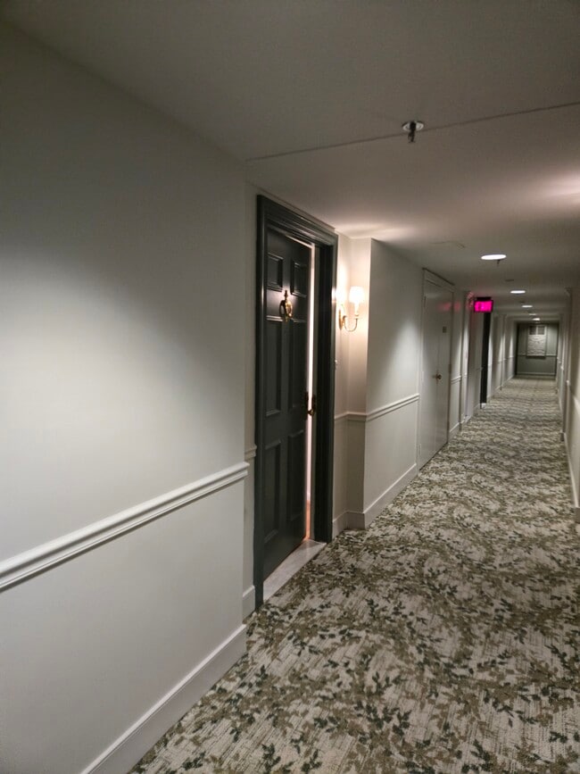 Building Photo - 5450 Whitley Park Ter Unit 912