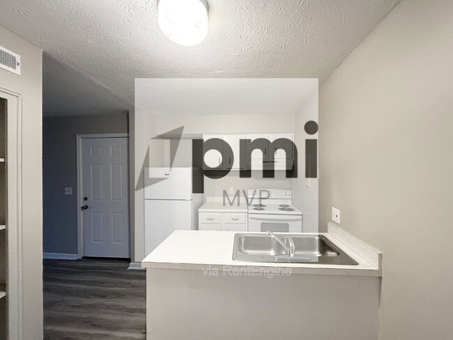 Building Photo - 834 Whitethorne Ave Rental