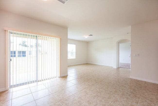 Photo - 2558 Surfside Blvd