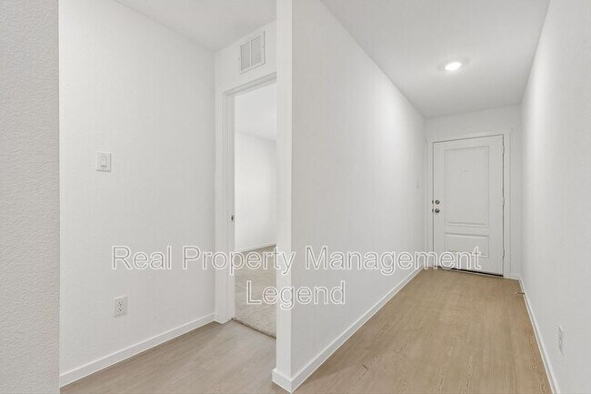 Photo - 216 Asterwood Ln