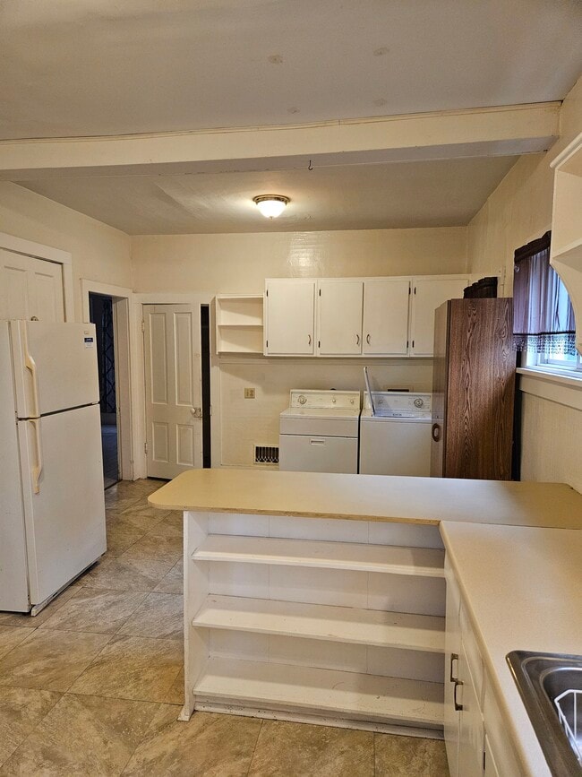 Kitchen - 301 N Division St Unit Downstairs