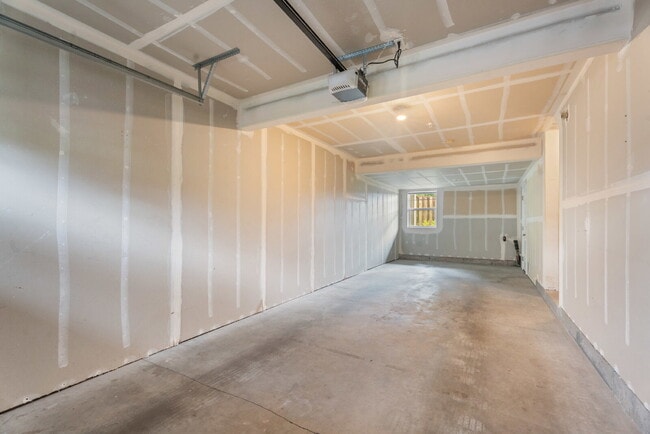 Photo - Spacious 3-Level Townhome for Rent in Prime Location Unit Apt 102