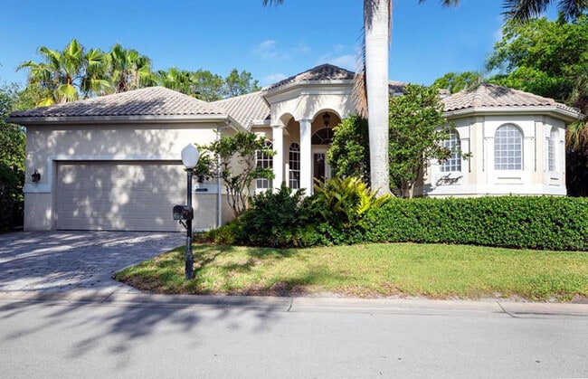 Photo - 8509 S Lake Cir