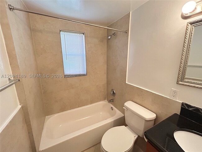 2880 Pine Tree Dr Unidad 3
