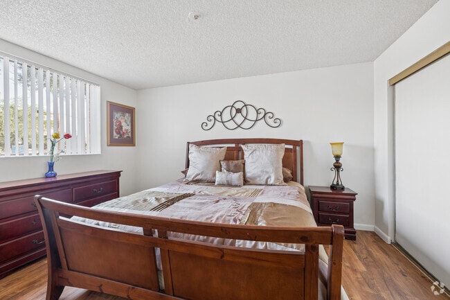 1BR, 1BA - 610SF - Bedroom