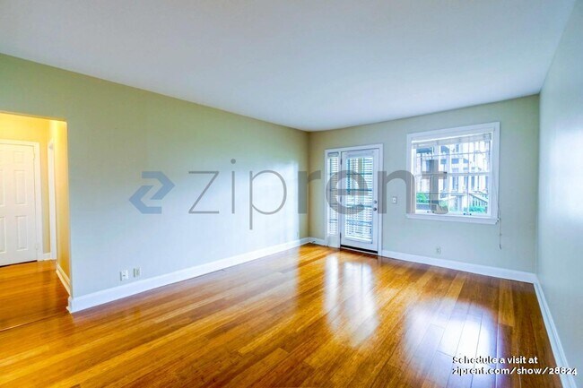 Photo - 815 Lasalle St