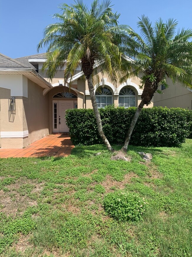 Building Photo - 1976 Willow Wood Dr