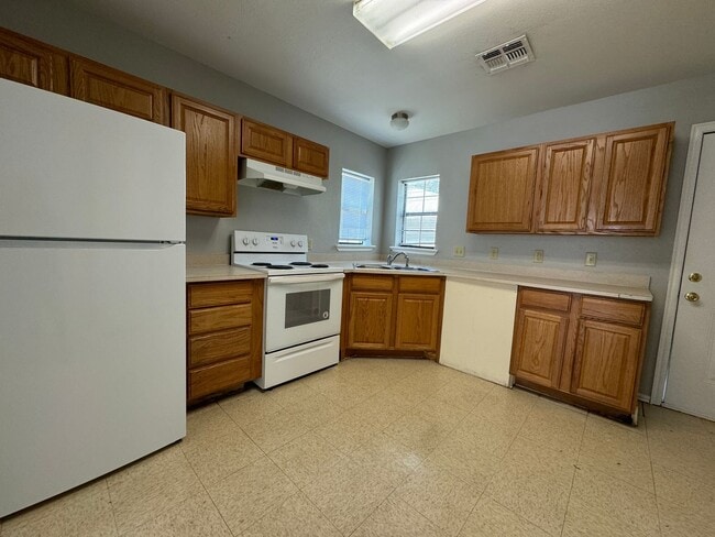 Photo - 1801 SW C Ave