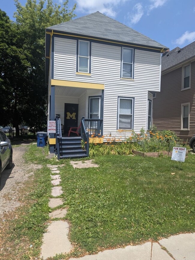 Building Photo - 601 E Hoover Ave Unit 1