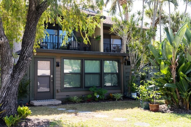 Exterior Entrance / Sunroom - 906 Sunridge Dr Unit 906